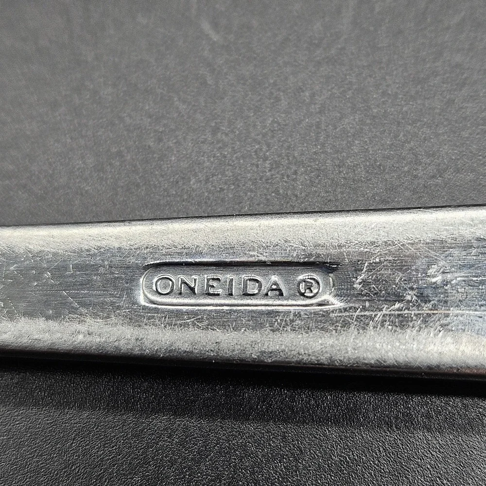 Oneida CIRCUIT 5pc Place Setting Stainless Flatware Pierced Glossy Satin Vietnam